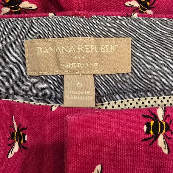 Banana Republic Hot Pink Hampton Fit Shorts Bee Print Size 6 - Picture 3 of 4